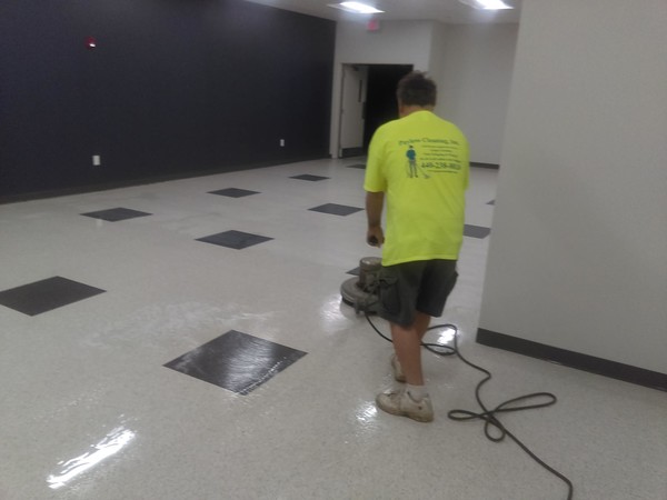 Floor Stripping & Waxing in Strongsville, OH (1)
